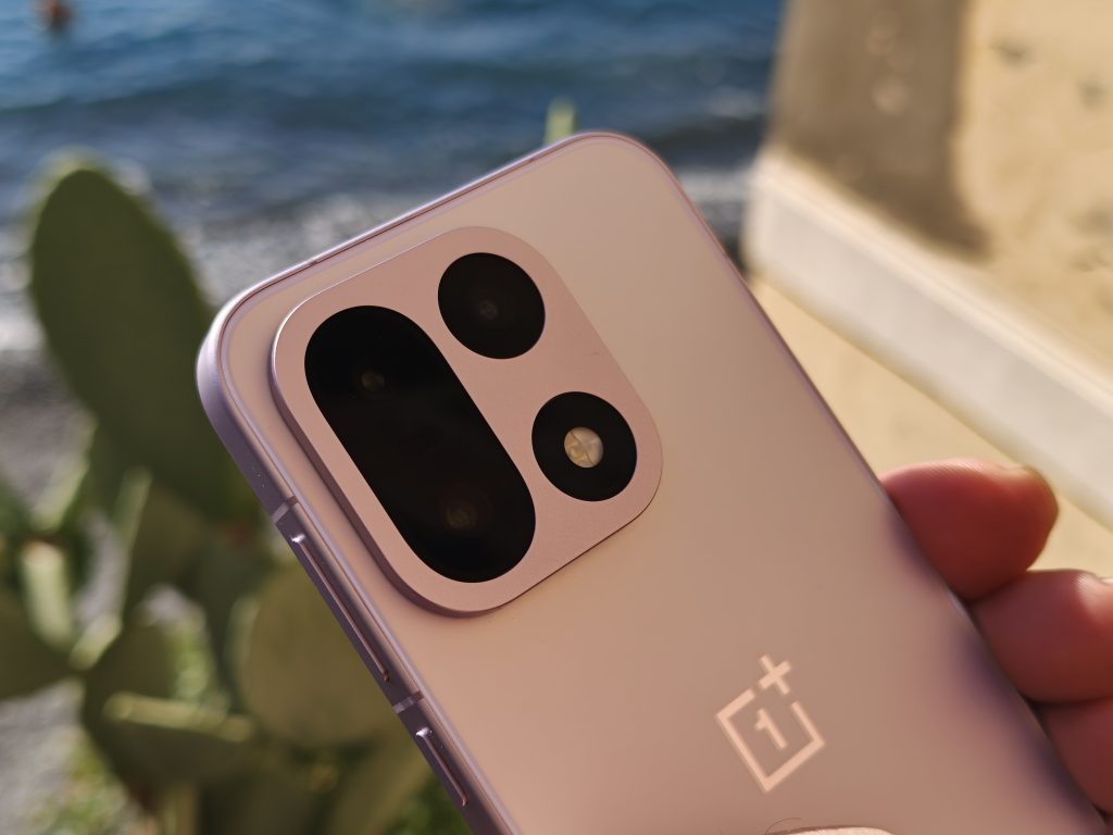 OnePlus 16 leak 240Hz, Snapdragon 8 Elite Gen 6 Pro e batteria 9000mAh