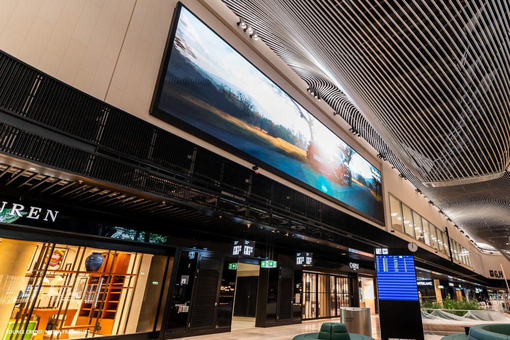 LG digital signage illumina l'Aeroporto di Francoforte