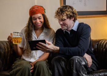 The Fold Inn: Samsung porta Galaxy Z in un pub londinese