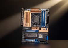 ROG Crosshair 2006 celebra vent’anni in maniera retrò