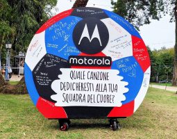 Motorola accende Sanremo con musica, calcio e arte