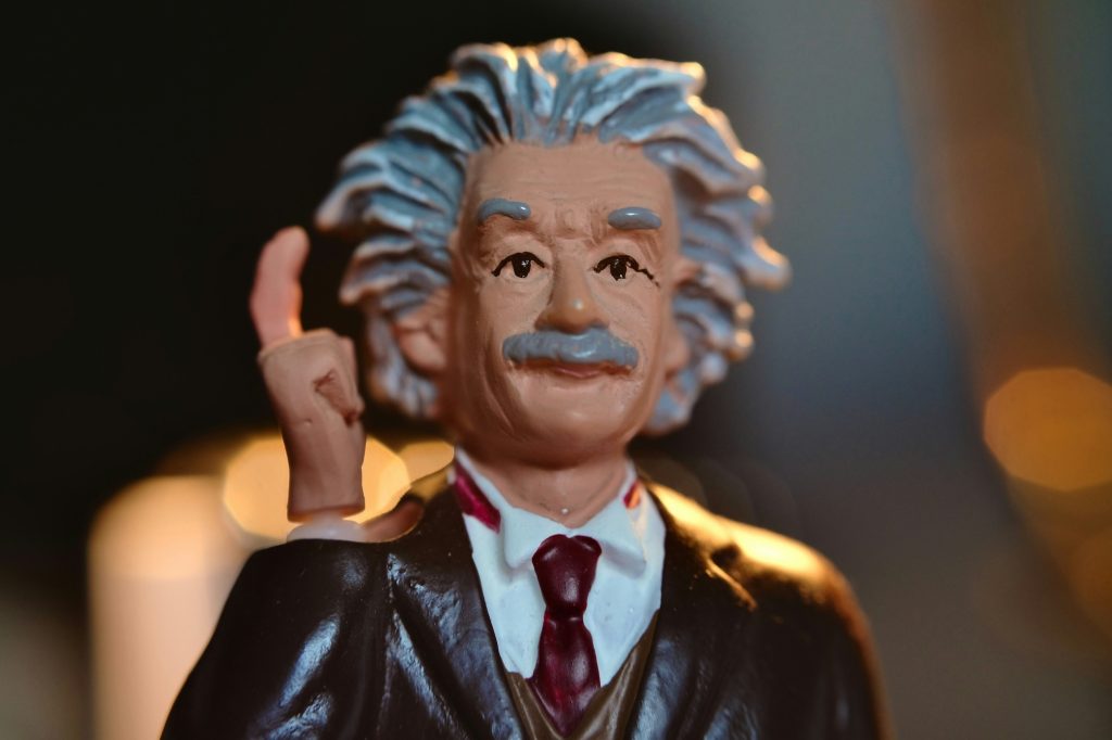 Albert Einstein: icona della genialità nel mondo della scienza e della cultura pop