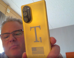 Trump T1 Phone, tra ritardi, redesign e dubbi sul prezzo