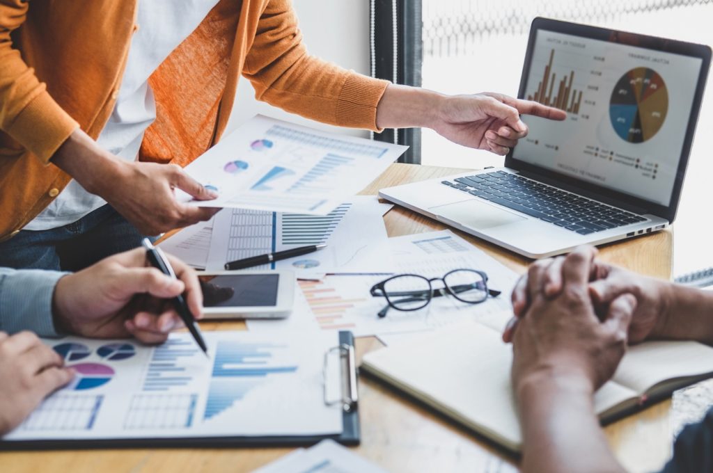 Spesa aziende 2025: boom AI e trasferte