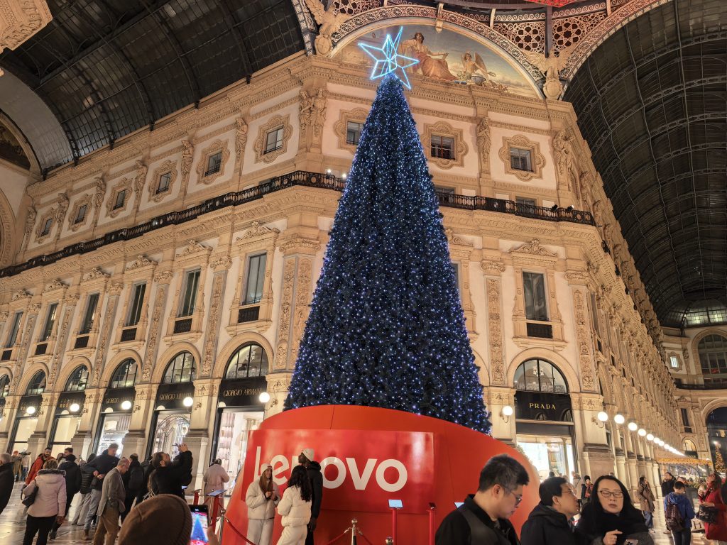 Motorola Natale Milano: feste, premi e una nuova esperienza urbana