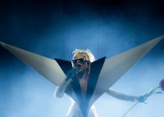 Ray Ban Meta sale sul palco con Doja Cat