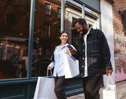 Revolut lancia la funzione regalo per amici e familiari