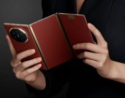 Huawei Mate XT 2 tri-fold si mostra in quattro colorazioni