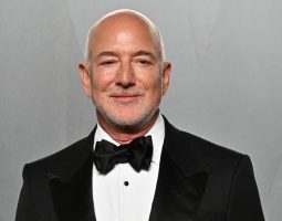 Bezos fondo AI: 100 miliardi per le fabbriche