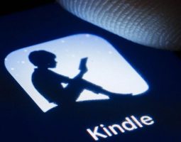 Kindle AI arriva su iPhone, ma i vecchi Kindle restano indietro