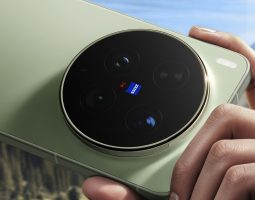 vivo X300 Ultra debutta globalmente con ZEISS