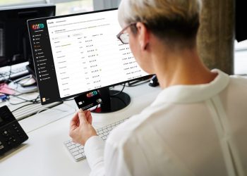 Shadow AI: un dipendente su quattro compra senza permesso