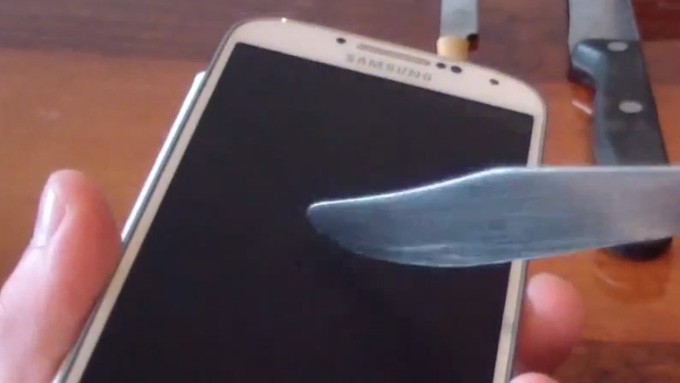 samsung-galaxy-s4-knife