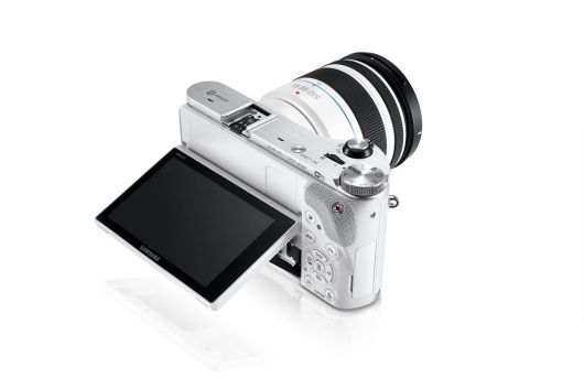 Samsung NX300_white_Dynamic