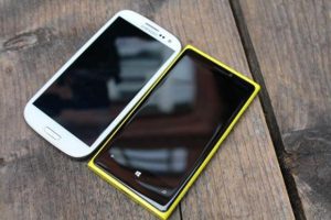 Nokia-Lumia-920-competes-with-Samsung-Galaxy-S4-S3