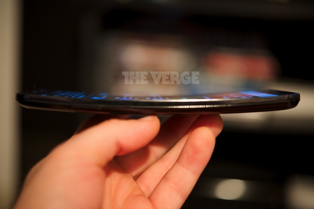 LG-G-Flex-appears-in-the-flesh3