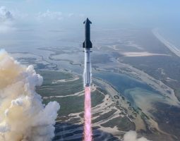 Starship V3 vola nel suo primo test ufficiale