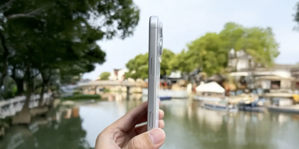 iPhone 17 Pro Max: più spesso, più pesante e più batteria