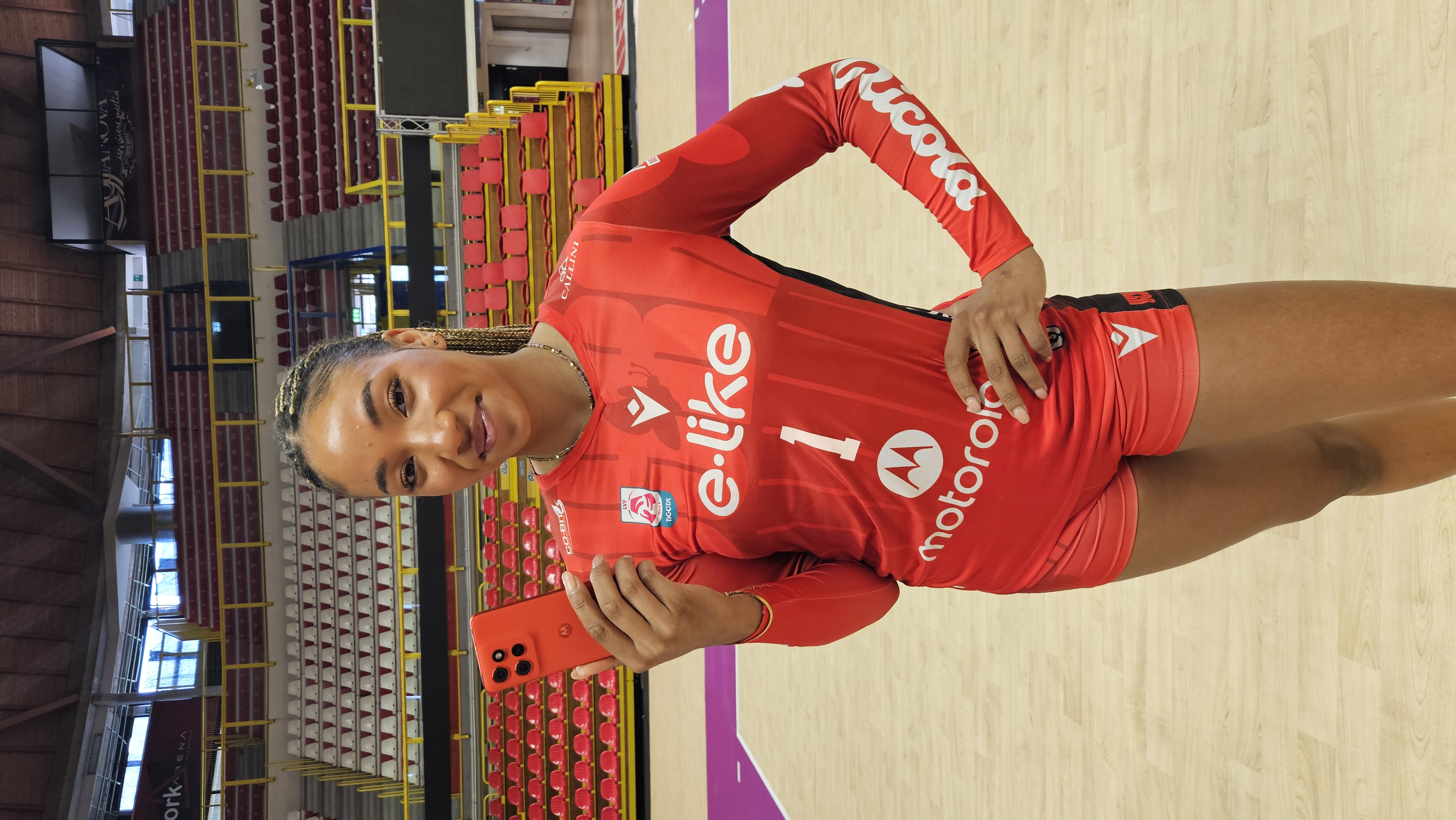 Motorola rafforza il suo impegno nello sport: rinnovate le partnership con Pallacanestro Varese e UYBA Volley