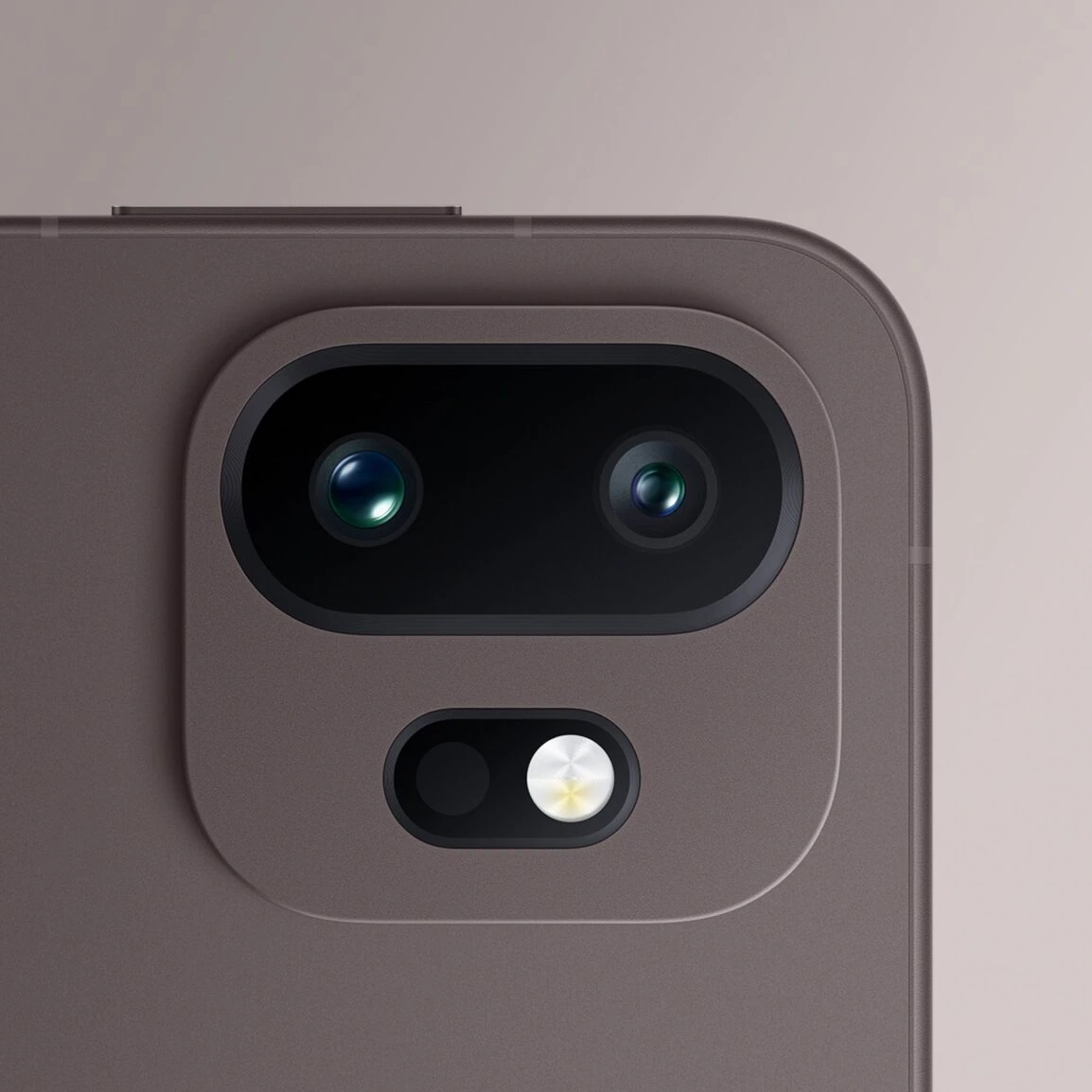 OnePlus 15T: rivelato il design ufficiale in due colori