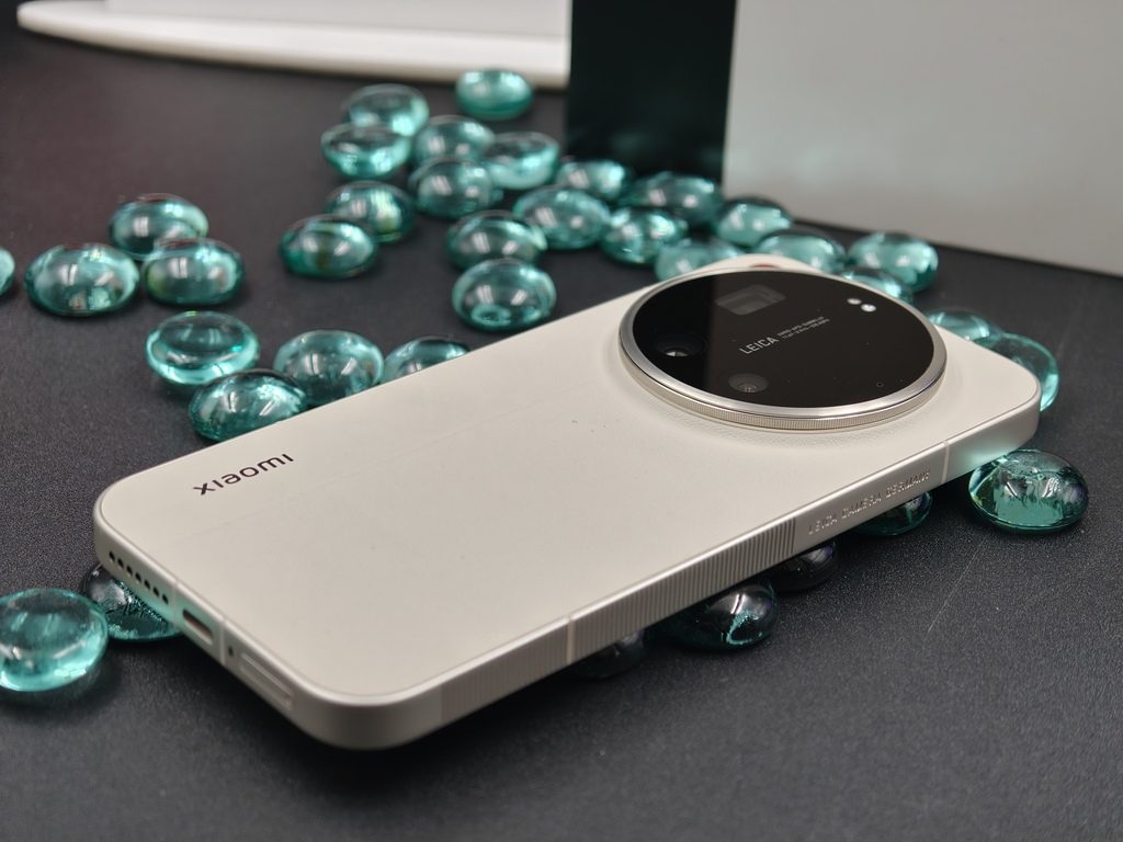 Xiaomi 18 punta su una batteria enorme
