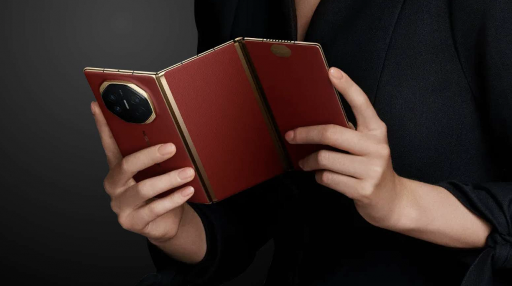 Huawei Mate XT 2 tri-fold si mostra in quattro colorazioni