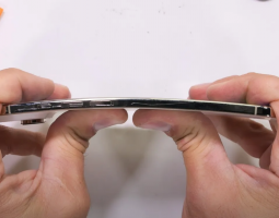 iPhone Air: il bend test conferma la resistenza da record