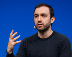 Il CEO di Anthropic Amodei avverte sui rischi del potere AI