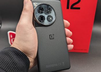 Aggiornamento OnePlus 12 OxygenOS 15.0.0.404