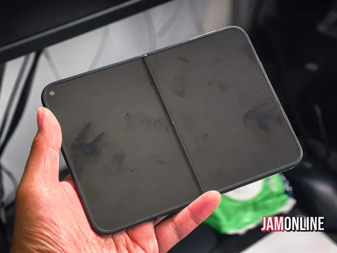 iPhone Ultra: spunta il dummy nero del pieghevole Apple