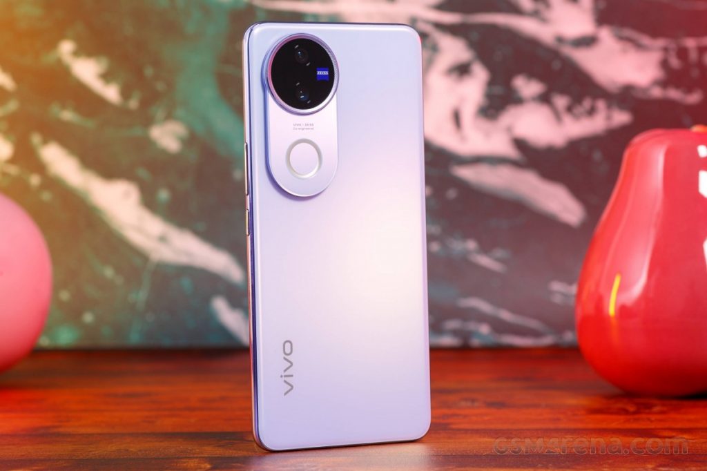 Vivo V50e in arrivo: display AMOLED curvo e fotocamera da 50 MP