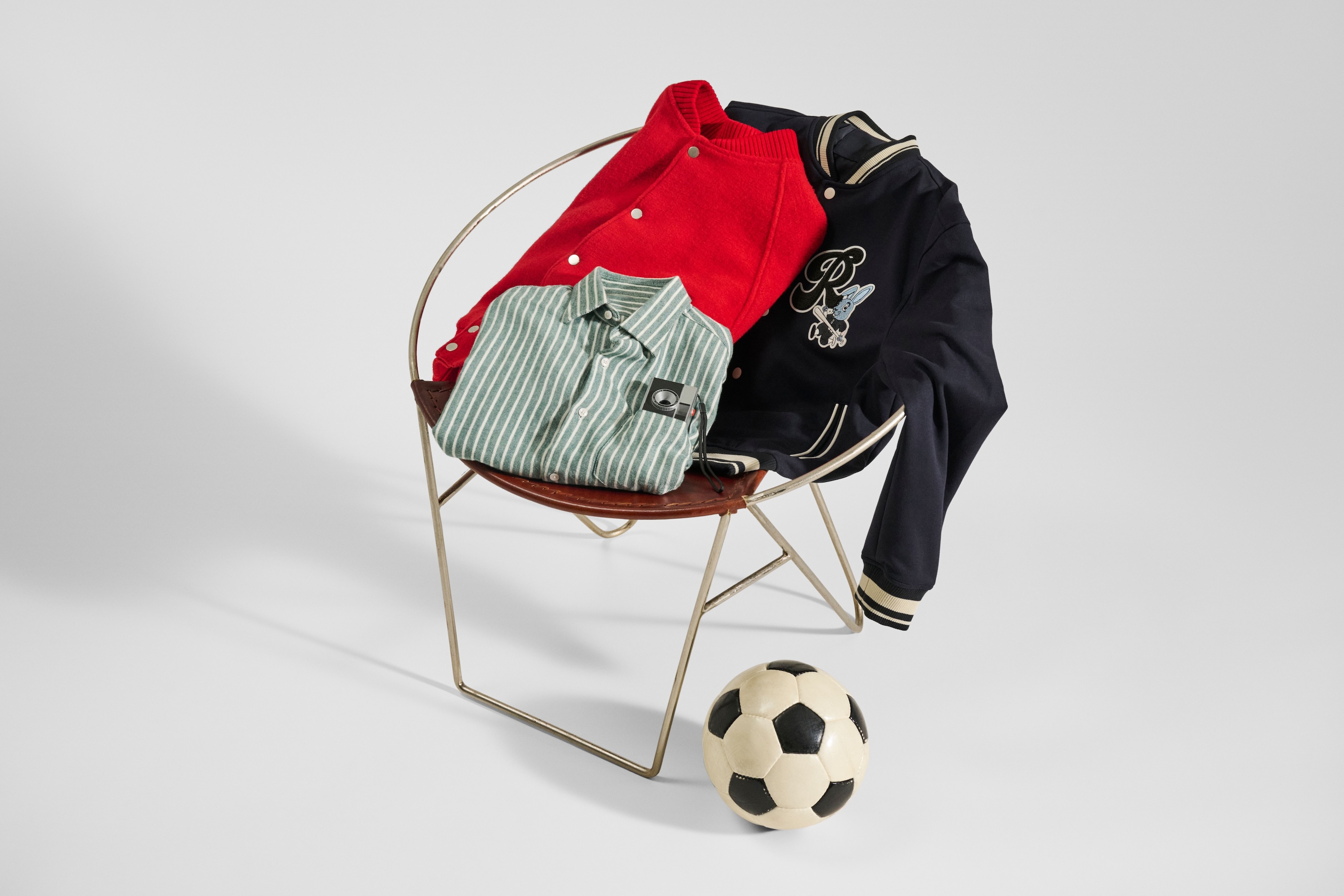 Calcio su eBay: memorabilia e maglie vintage volano