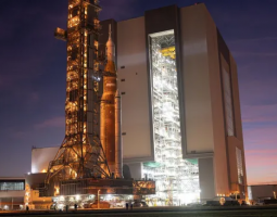 Artemis 2: NASA ripara SLS, aprile nel mirino