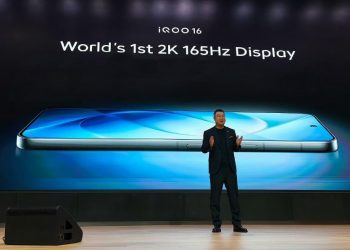 iQOO 16 avrà un display 2K 165 Hz da 10.000 nit
