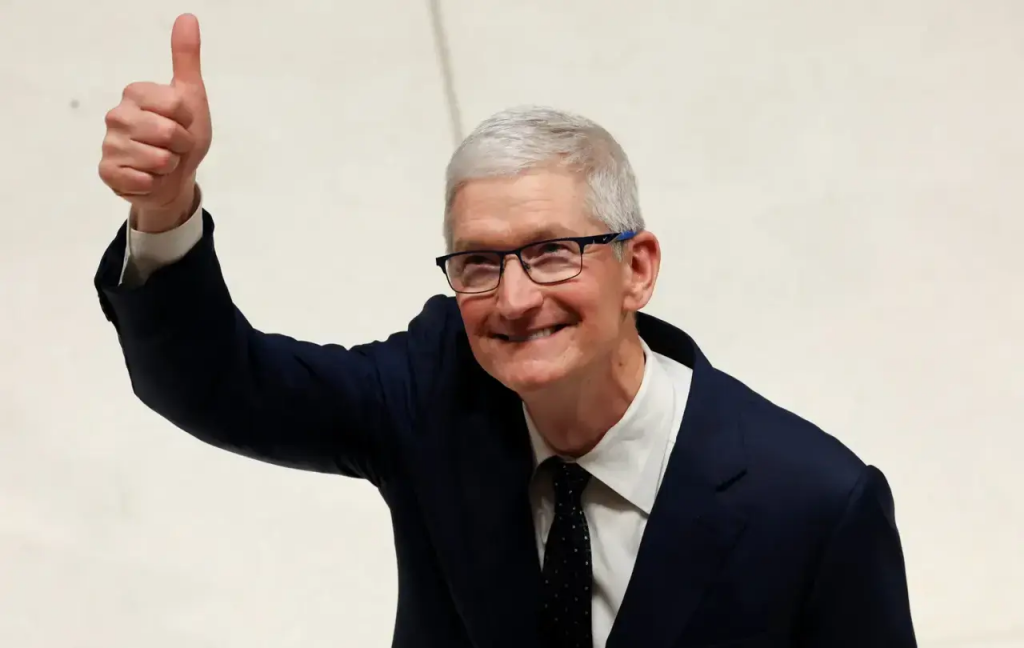 Tim Cook Apple: smentiti i rumor sul ritiro