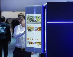 Pubblicità sui frigoriferi: il caso Samsung fa discutere