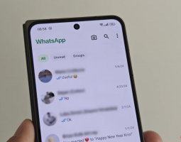 Il pulsante Meta AI su Whatsapp scatena polemiche
