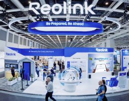 Reolink rivoluziona la sicurezza con ReoNeura e TrackFlex a IFA 2025