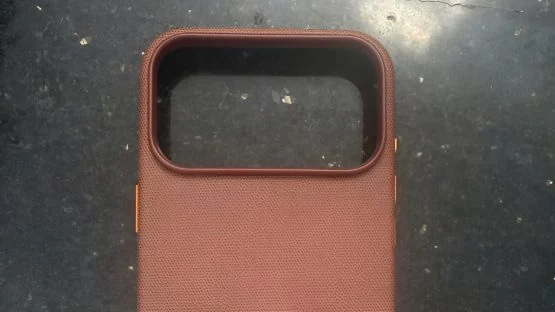 iPhone 17 custodia eco-friendly in tessuto sintetico al posto della FineWoven