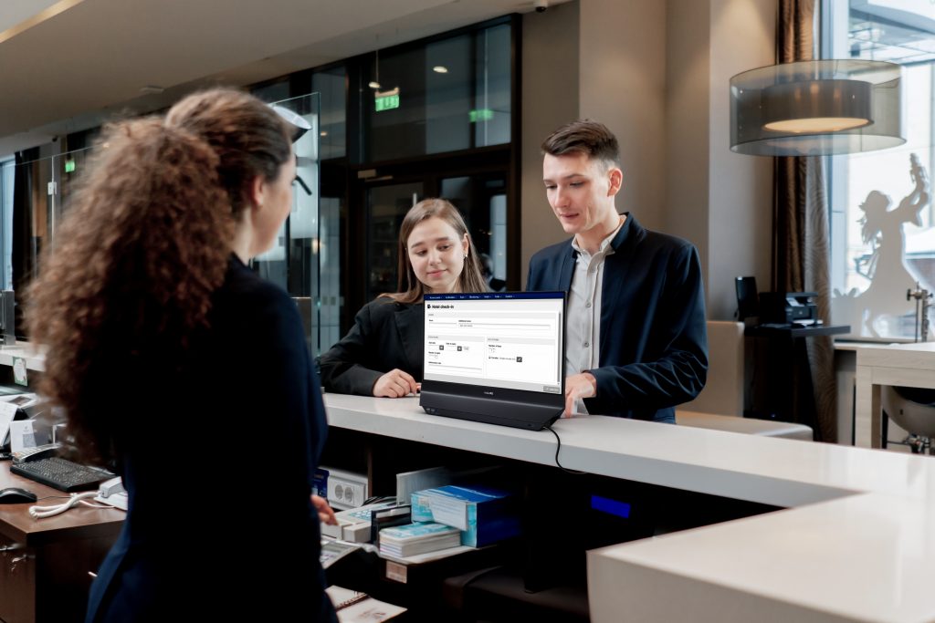 Philips monitor bifacciale: due schermi business