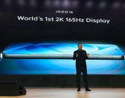 iQOO 16 avrà un display 2K 165 Hz da 10.000 nit
