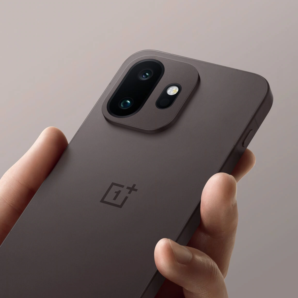 OnePlus 15T: rivelato il design ufficiale in due colori