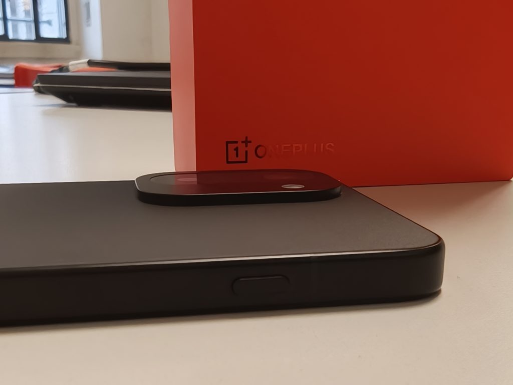 OnePlus 16: tele da 200MP in arrivo molto presto