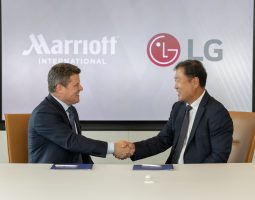 LG e Marriott lanciano la piattaforma per hotel smart