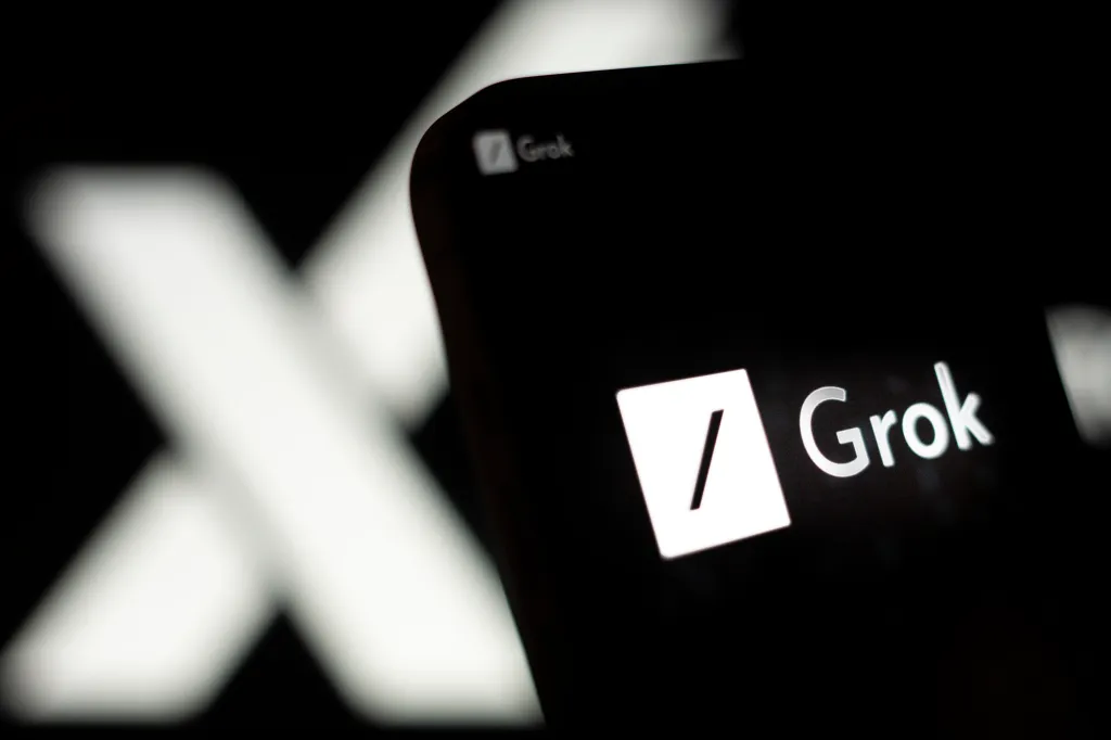 Grok AI: 370 mila conversazioni rese pubbliche senza consenso