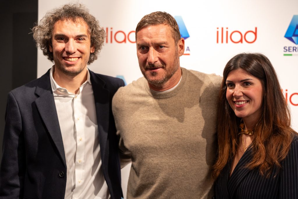 Francesco Totti incontra i fan all’iliad Store di Roma