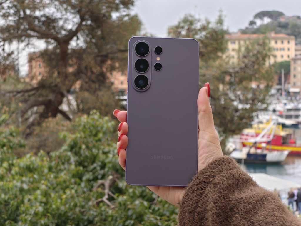 Fotocamera Galaxy S26: identità forte ma divisiva