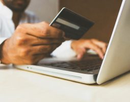 Alert prezzo, italiani più strategici negli acquisti