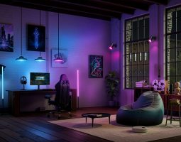 Philips Evnia AmbiScape porta la luce oltre il monitor