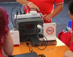 FRITZ! supporta la Croce Rossa Italiana di Pieve Emanuele con tecnologia e connettività d’emergenza